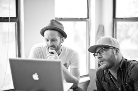 Behind the Scenes of Elise Testone&#039;s September 2013 Photoshoot