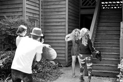 Behind the Scenes of Elise Testone&#039;s September 2013 Photoshoot