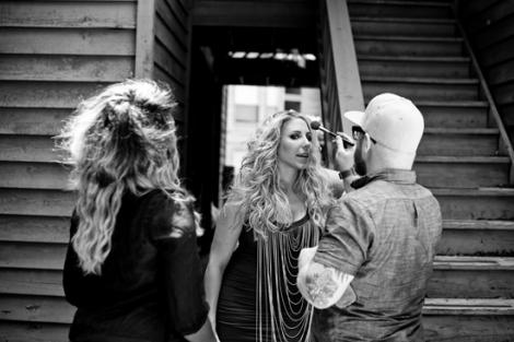 Behind the Scenes of Elise Testone&#039;s September 2013 Photoshoot