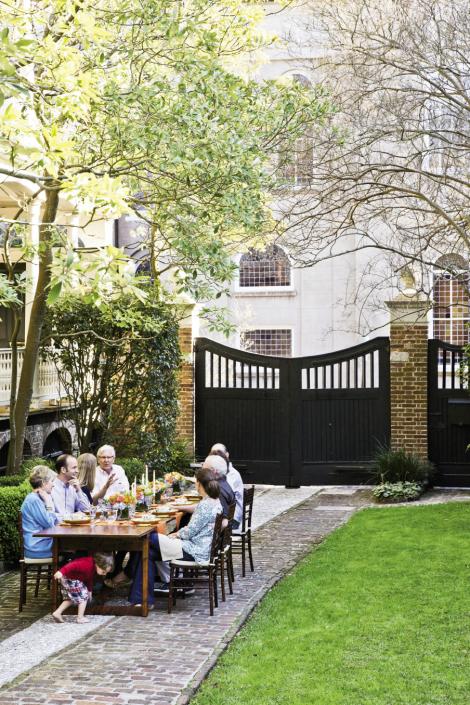 Matt Lee and Ted Lee serve up a reunion supper of sorts in Kathleen and Rutledge Young’s