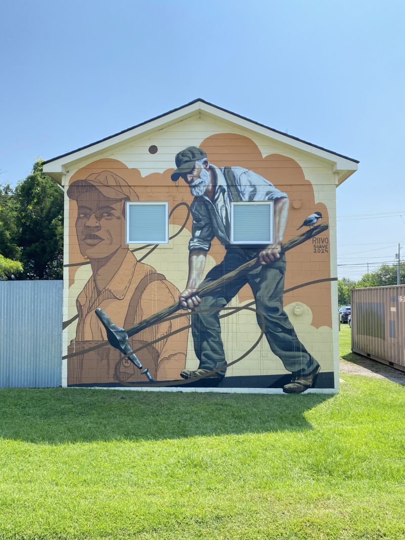 Railroad Workers Mural by Riivo Kruuk